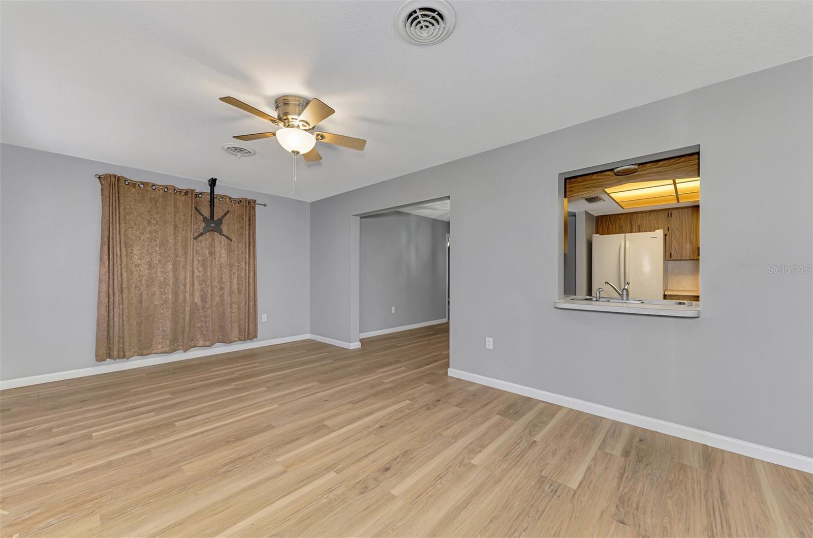 Image 7 of 50 For 22 Oakland Hills Court