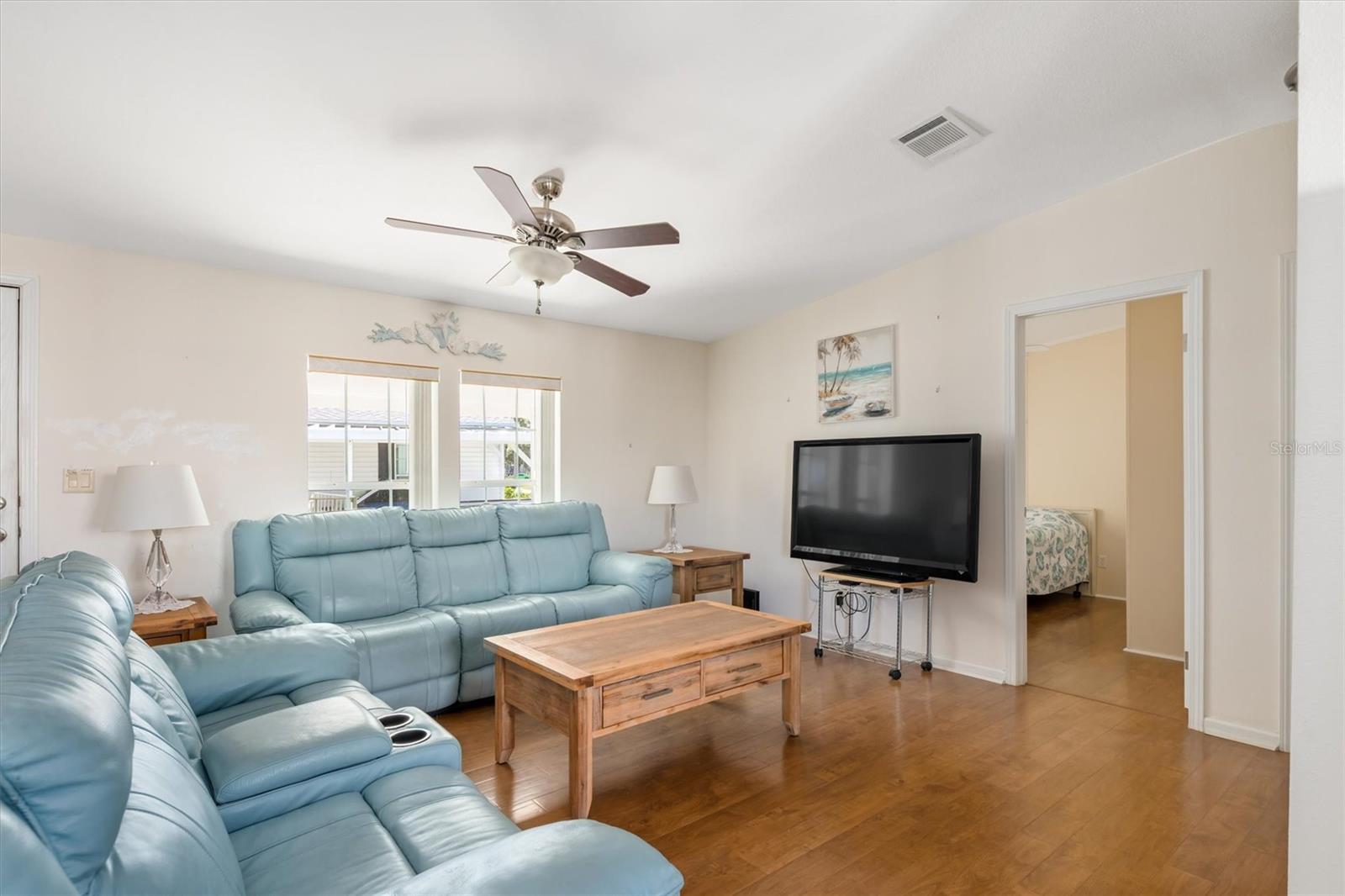 Image 10 of 50 For 1000 Kings Highway 182