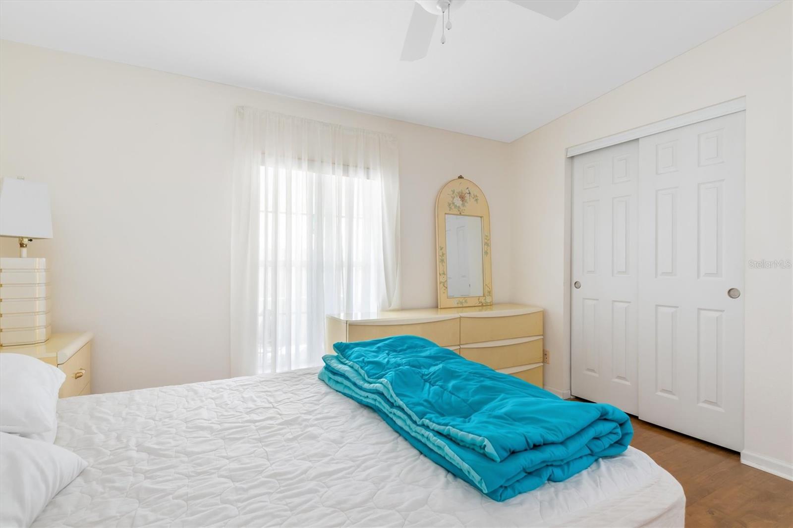 Image 20 of 50 For 1000 Kings Highway 182