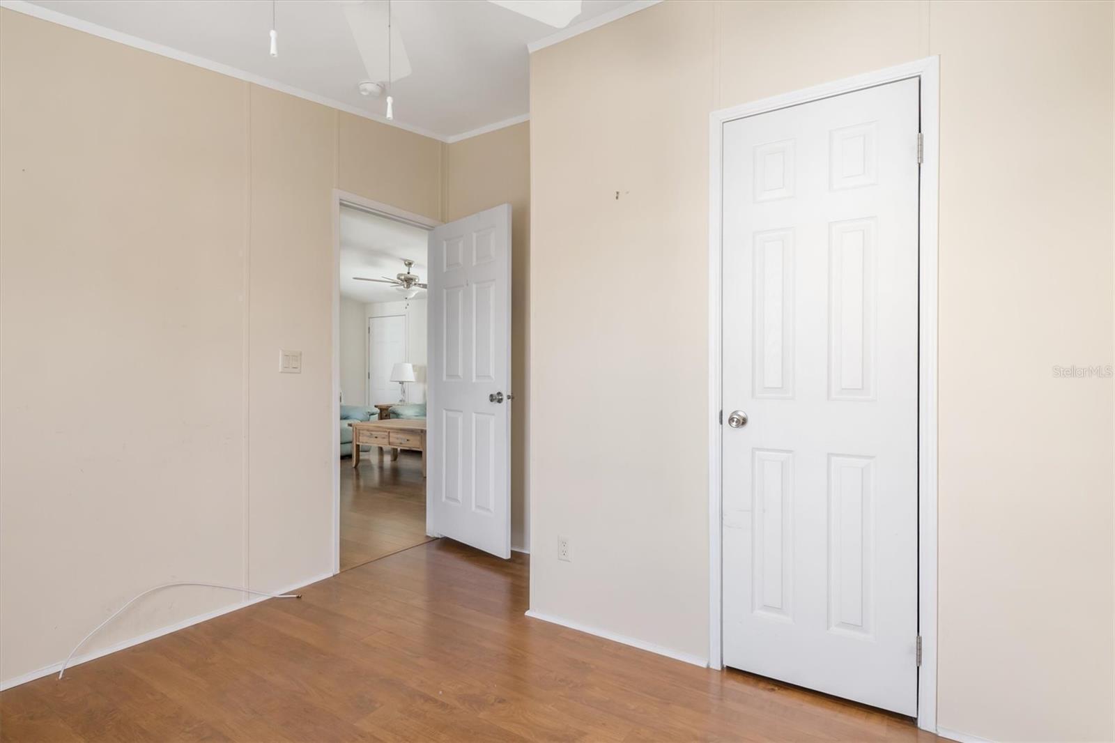 Image 24 of 50 For 1000 Kings Highway 182