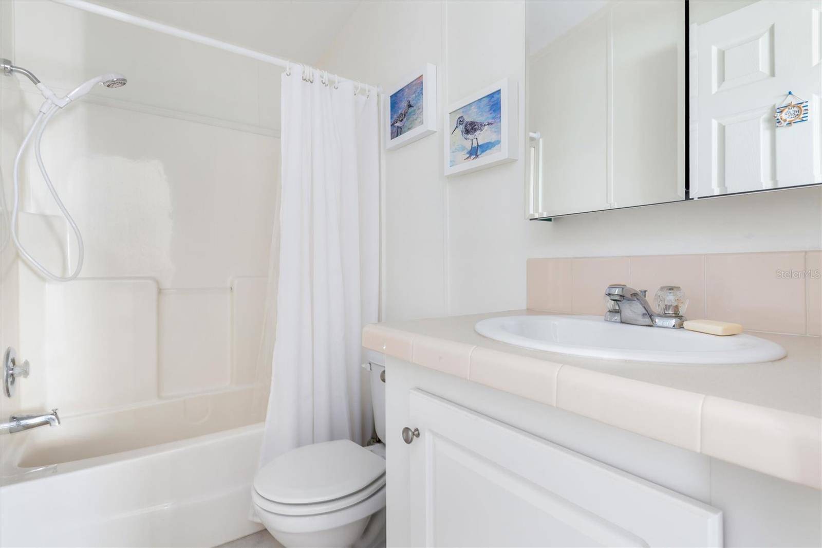 Image 25 of 50 For 1000 Kings Highway 182