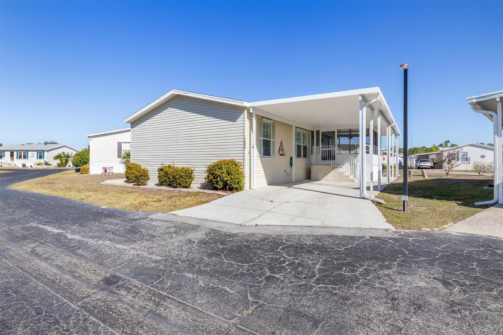 Image 29 of 50 For 1000 Kings Highway 182