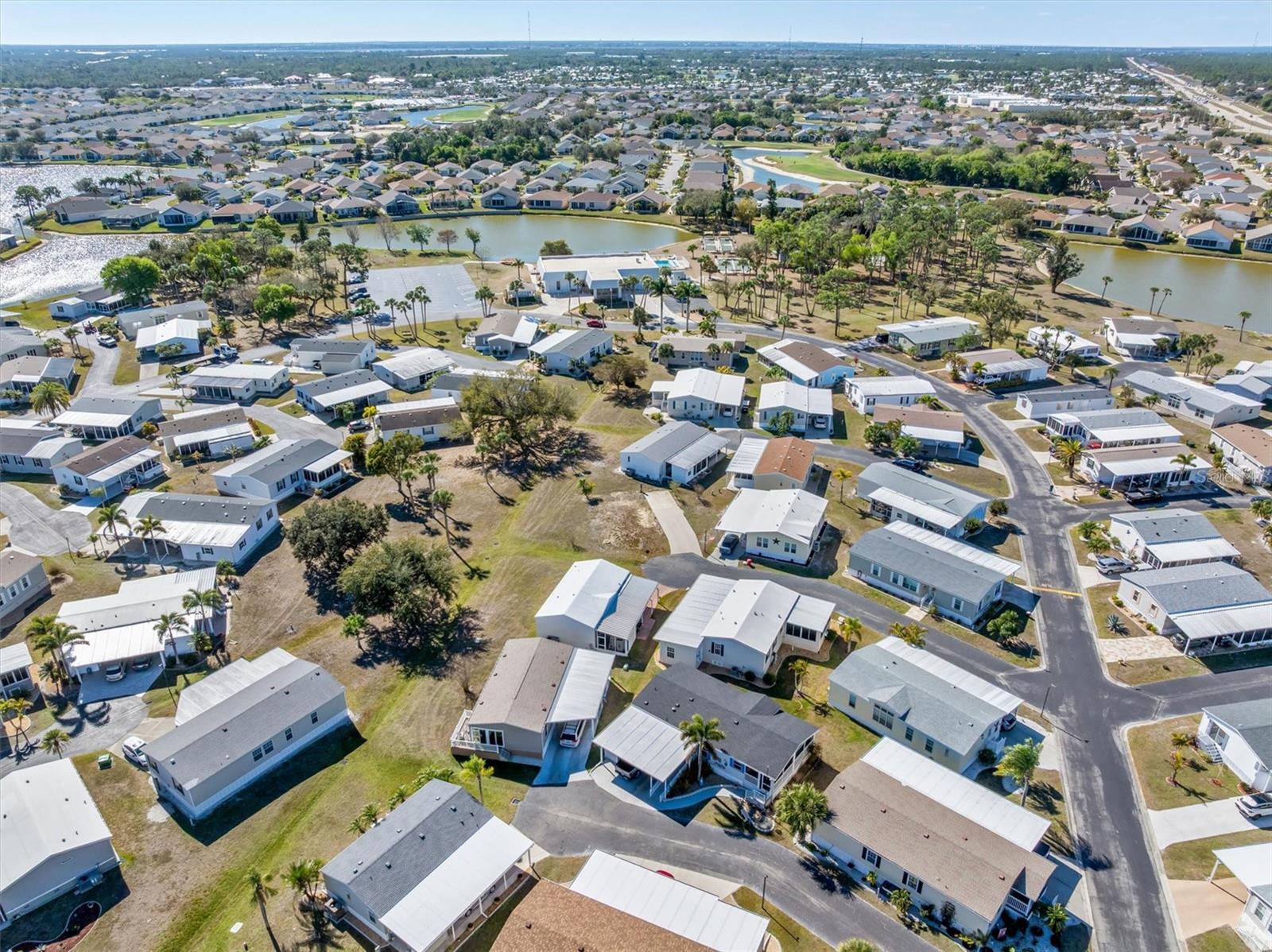 Image 35 of 50 For 1000 Kings Highway 182