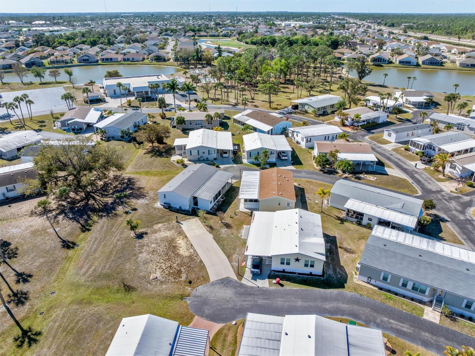 Image 36 of 50 For 1000 Kings Highway 182