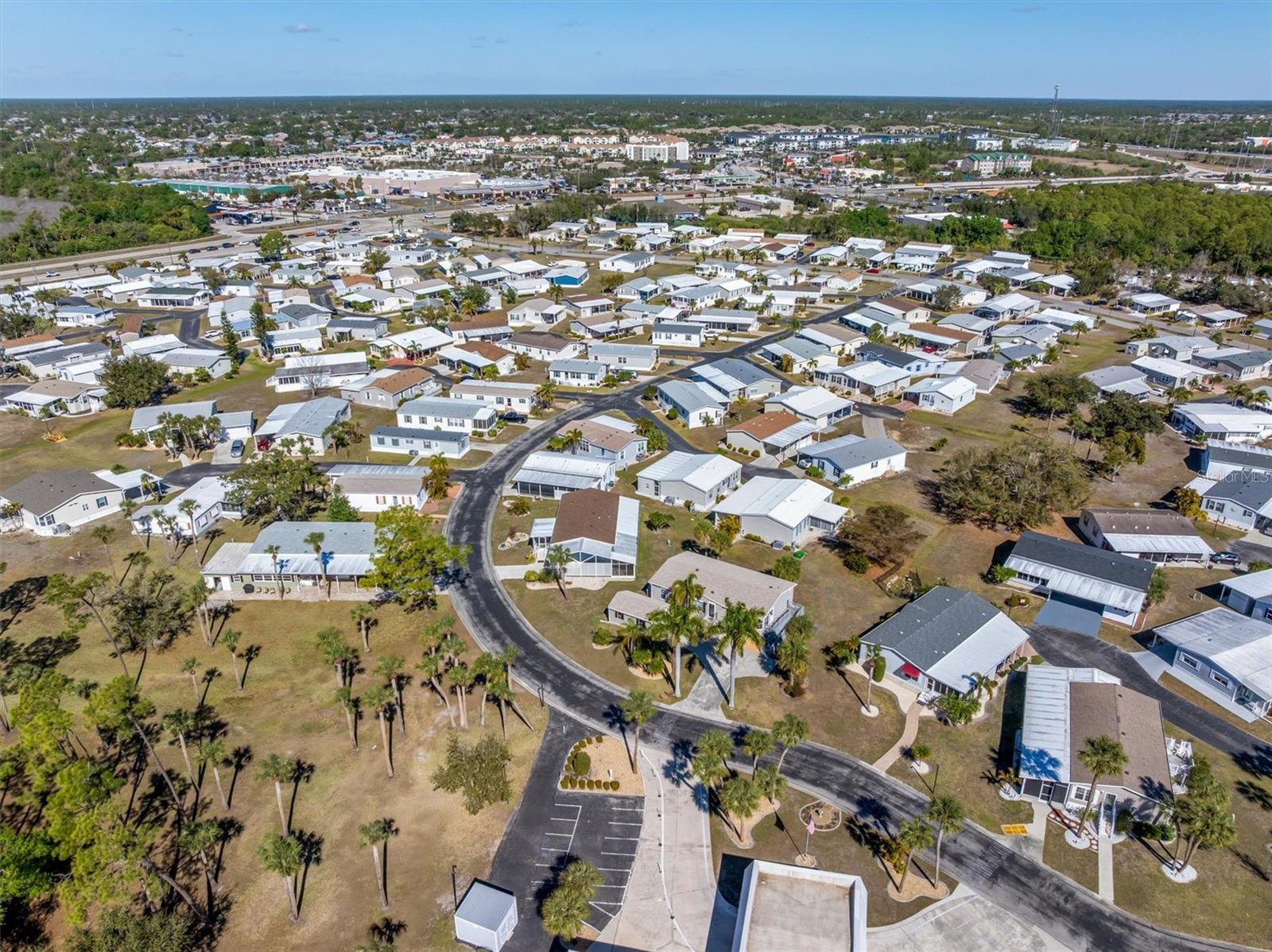 Image 38 of 50 For 1000 Kings Highway 182