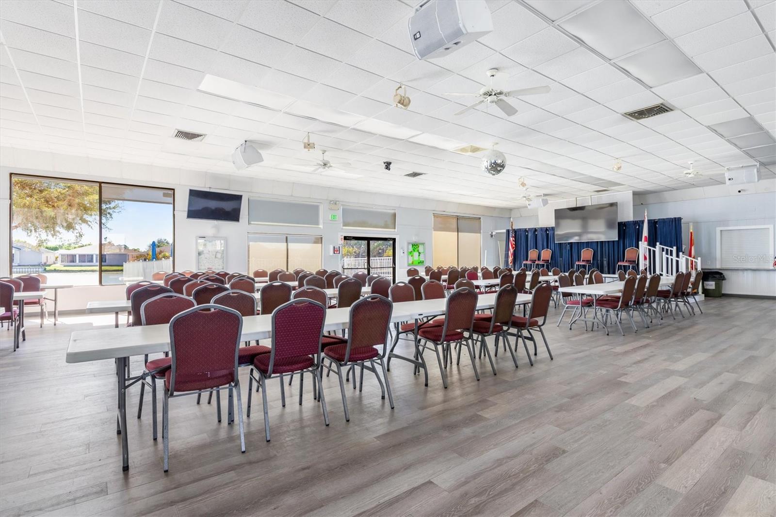 Image 47 of 50 For 1000 Kings Highway 182