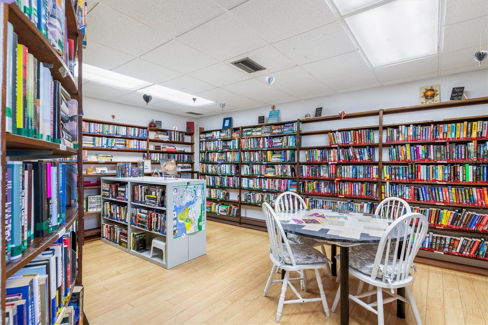 Image 49 of 50 For 1000 Kings Highway 182