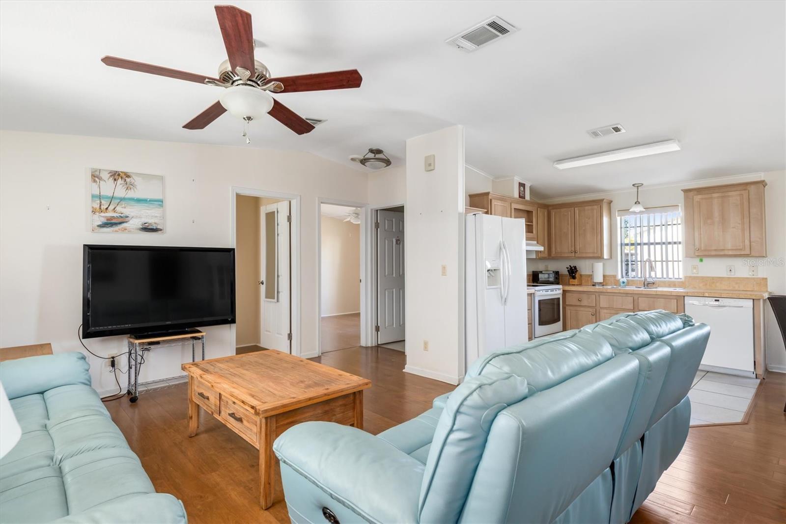 Image 9 of 50 For 1000 Kings Highway 182