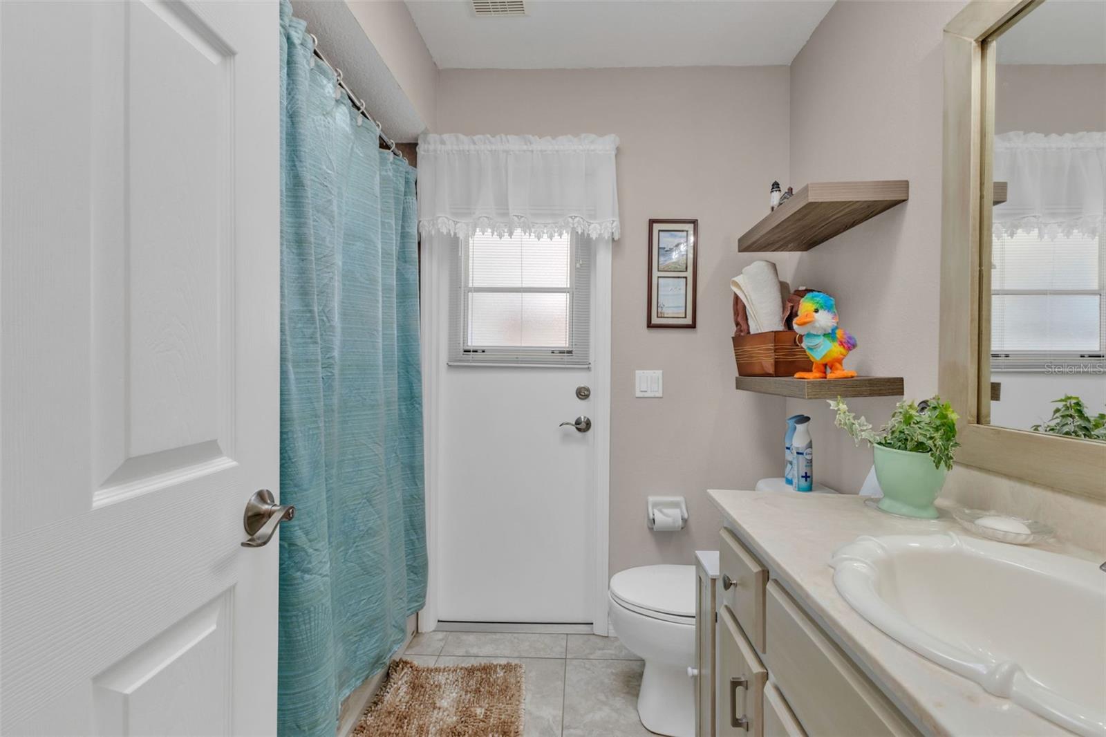 Image 10 of 58 For 26077 Huanuco Drive