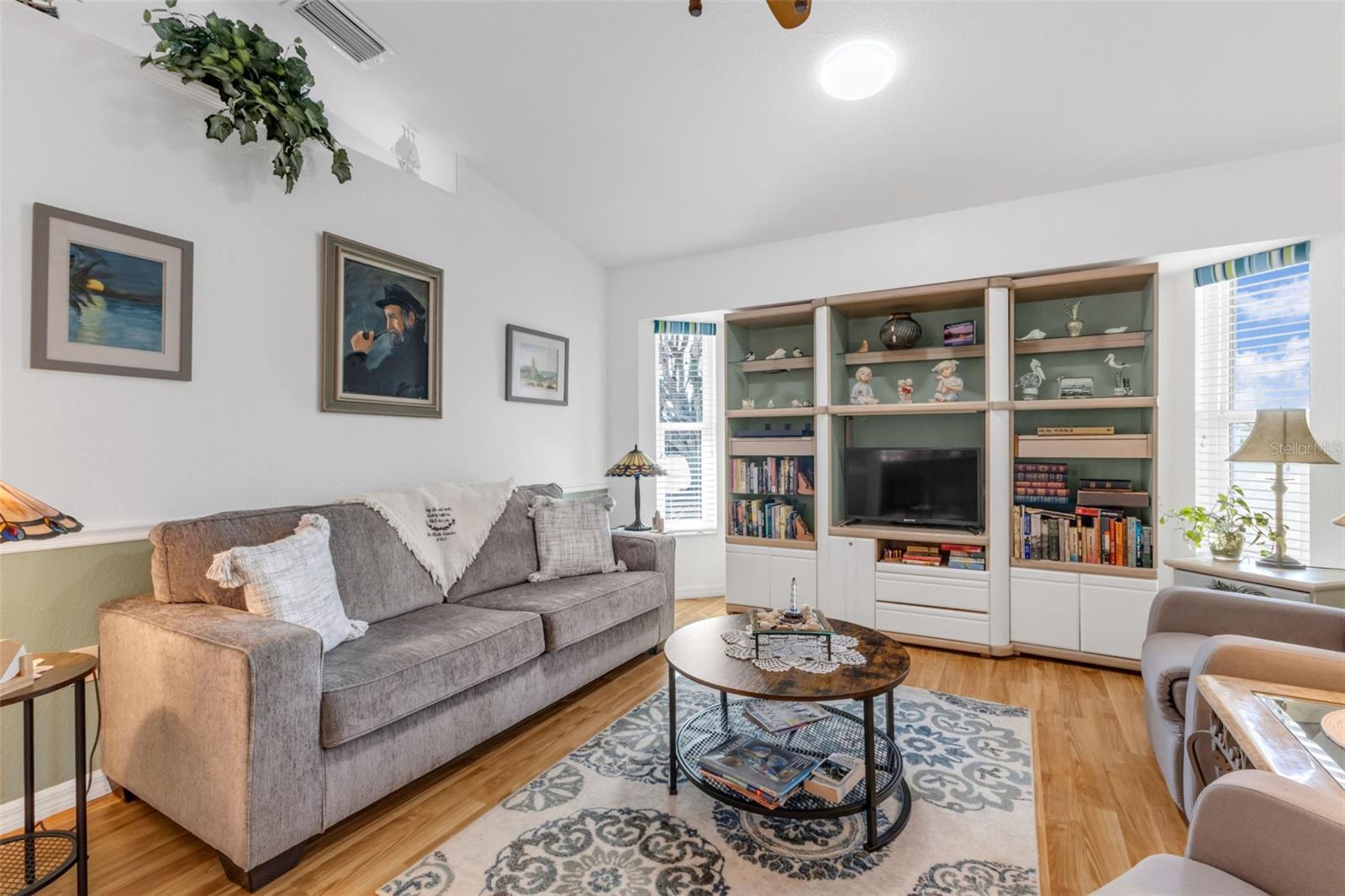 Image 18 of 58 For 26077 Huanuco Drive