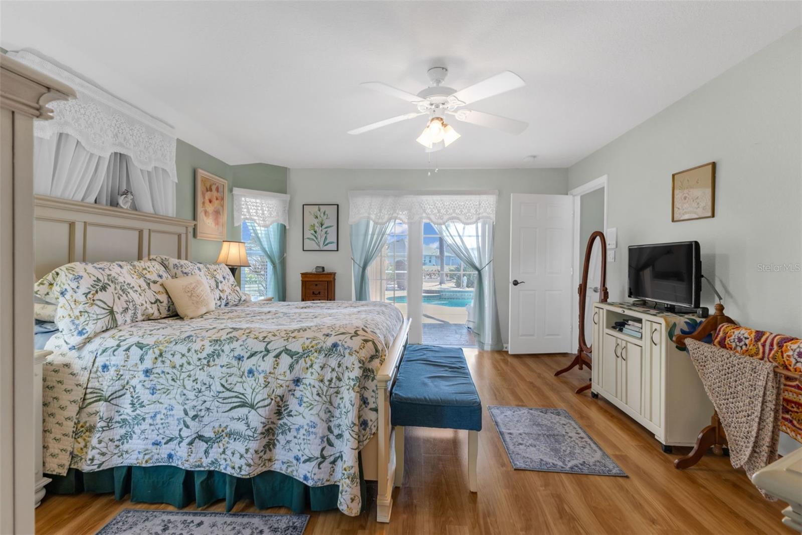 Image 34 of 58 For 26077 Huanuco Drive