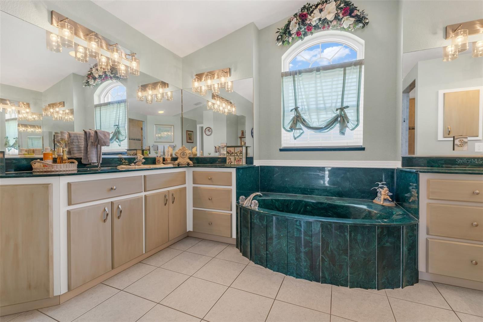 Image 36 of 58 For 26077 Huanuco Drive