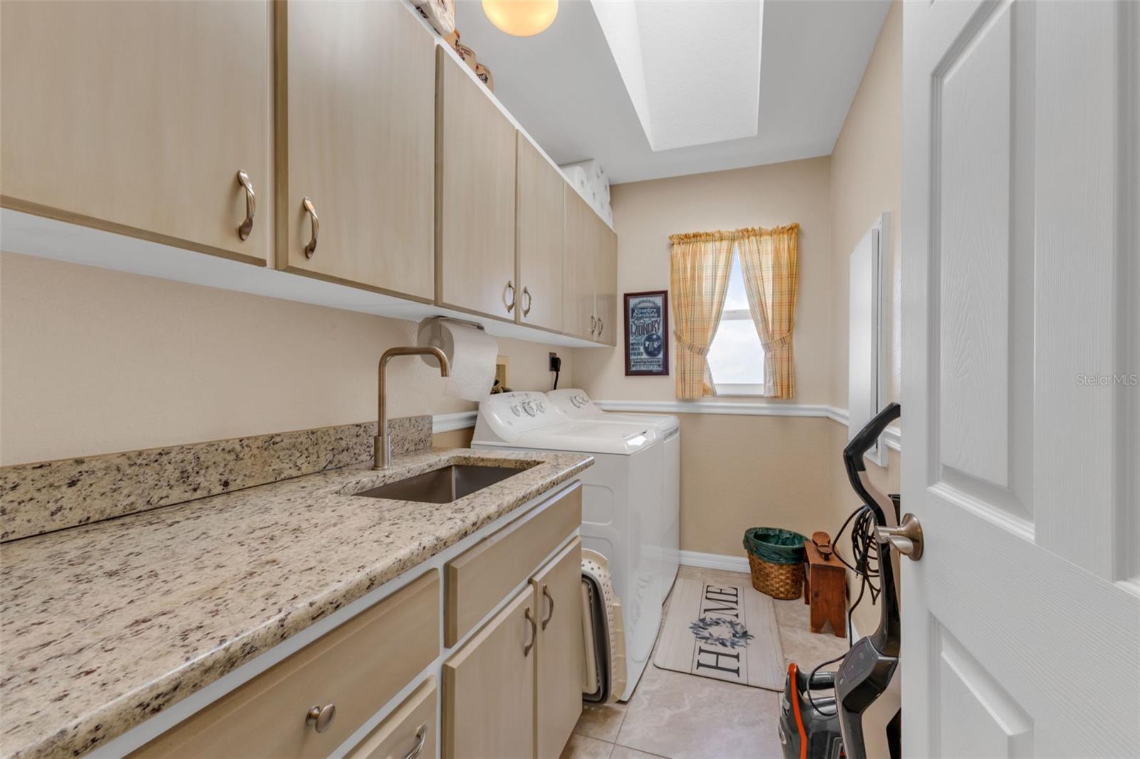 Image 8 of 58 For 26077 Huanuco Drive