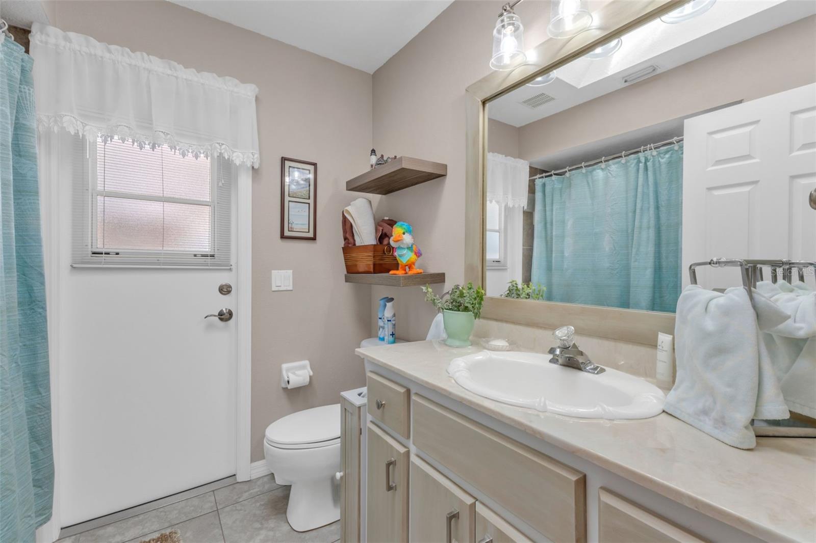 Image 9 of 58 For 26077 Huanuco Drive