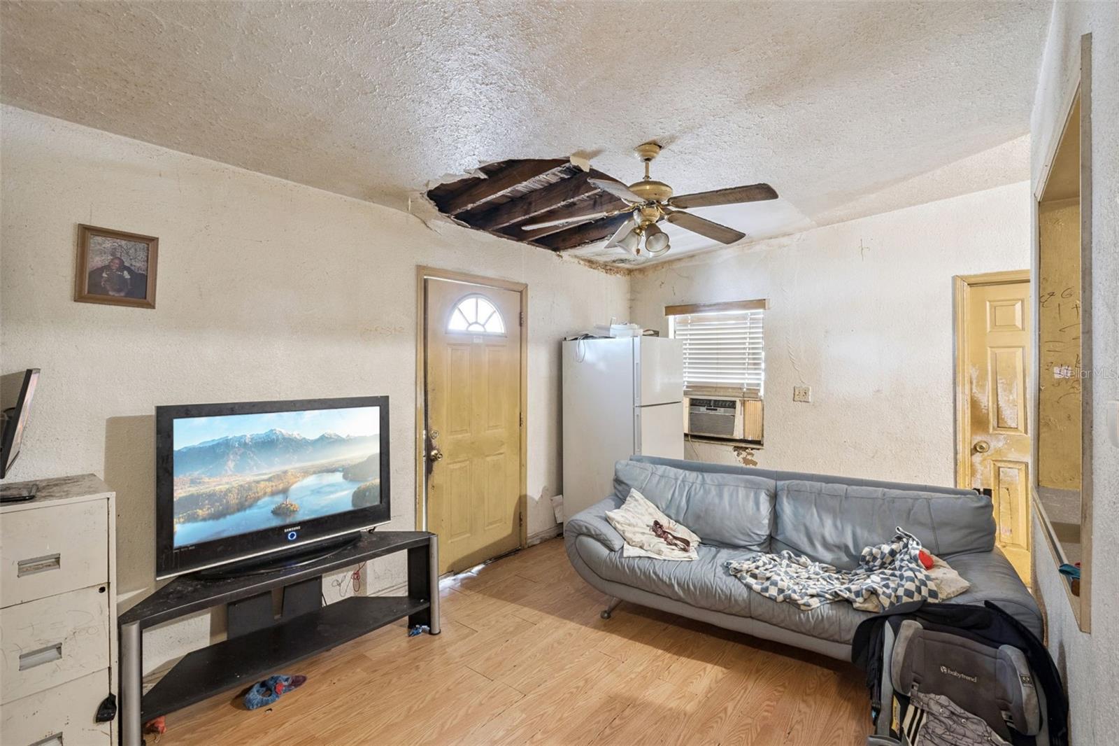 Image 3 of 14 For 605 Danvers Street