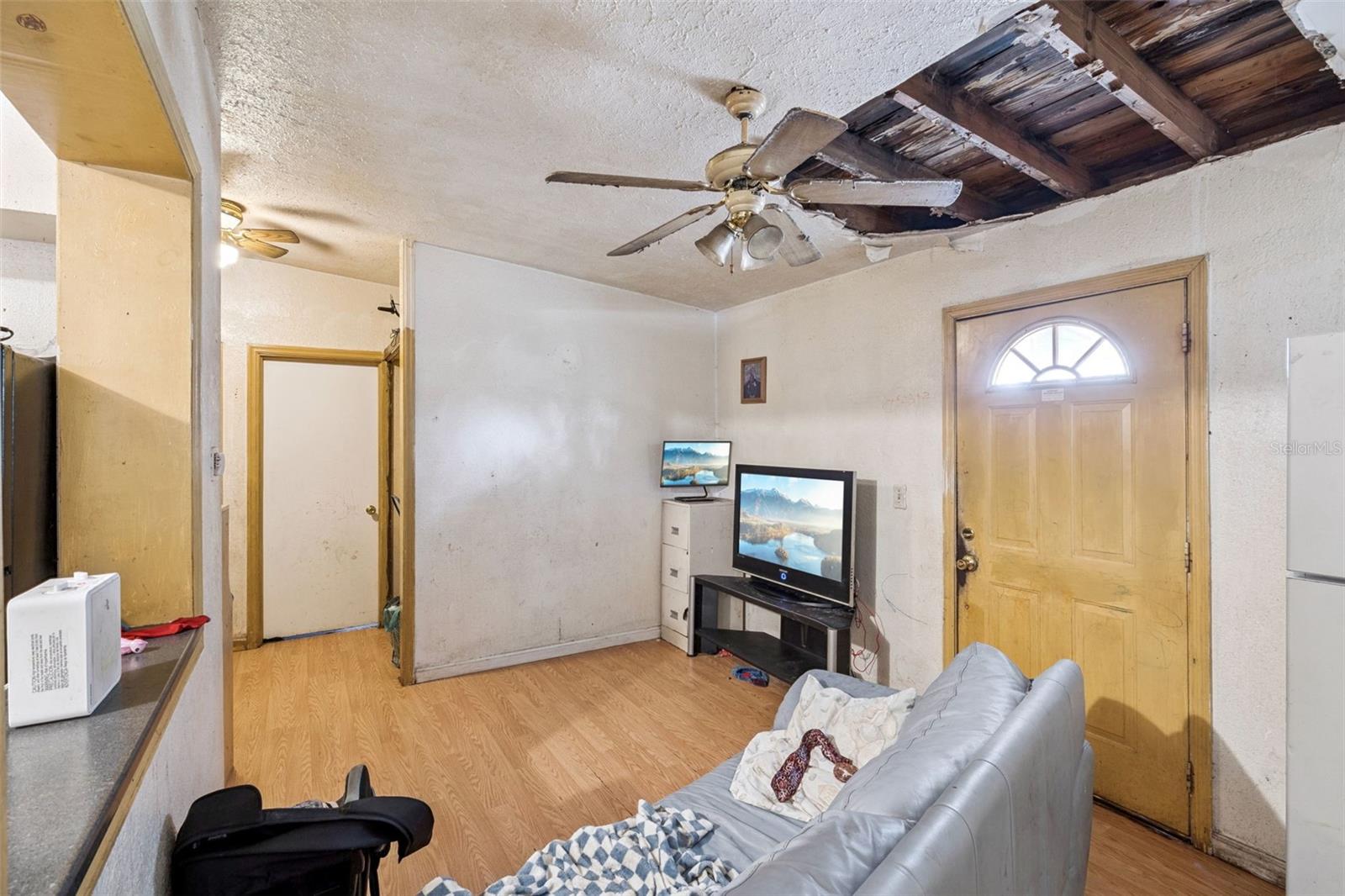 Image 4 of 14 For 605 Danvers Street