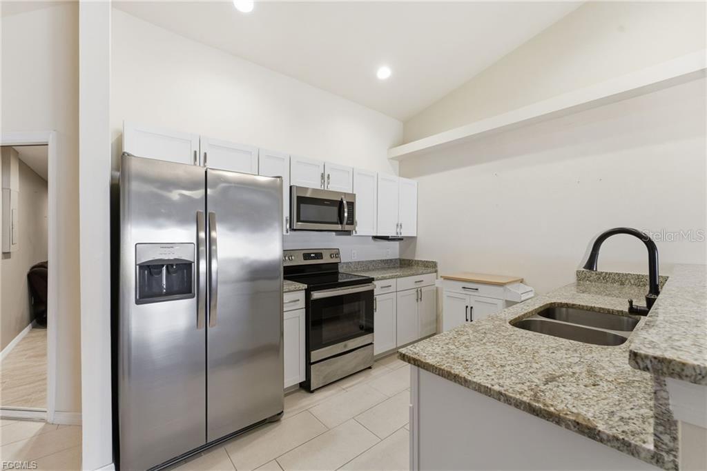 Image 16 of 41 For 528 5th Place