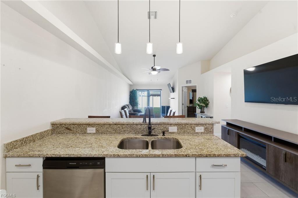 Image 17 of 41 For 528 5th Place