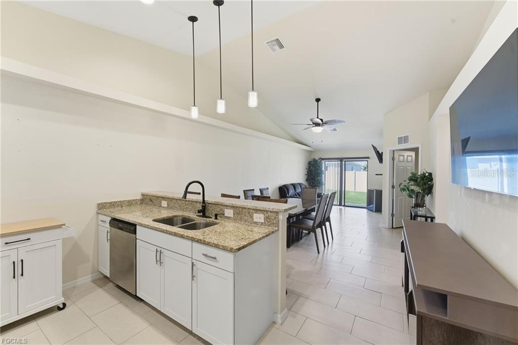 Image 18 of 41 For 528 5th Place