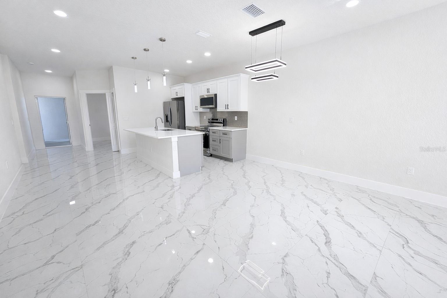 Image 10 of 32 For 2423 Milton Avenue S