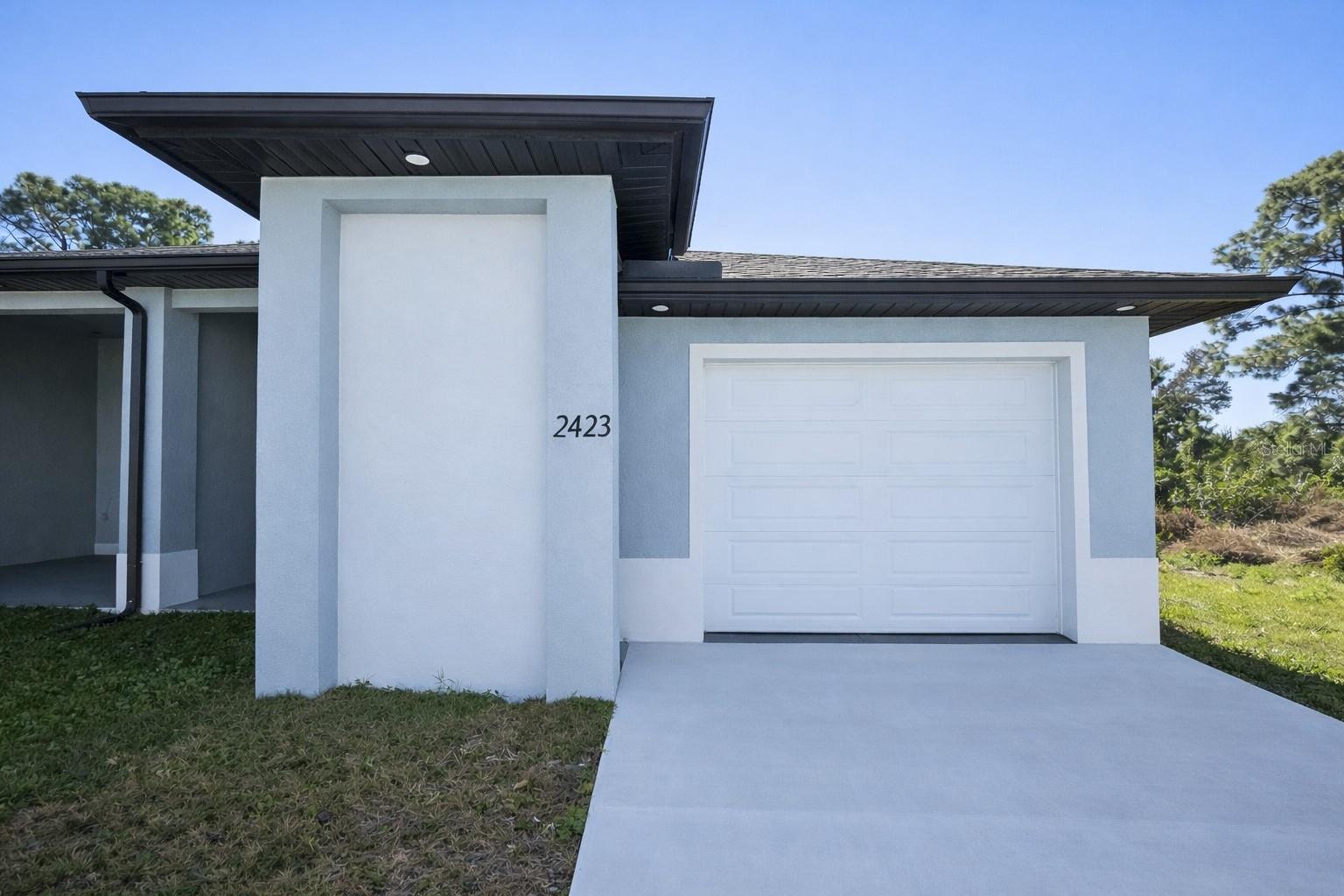 Image 4 of 32 For 2423 Milton Avenue S