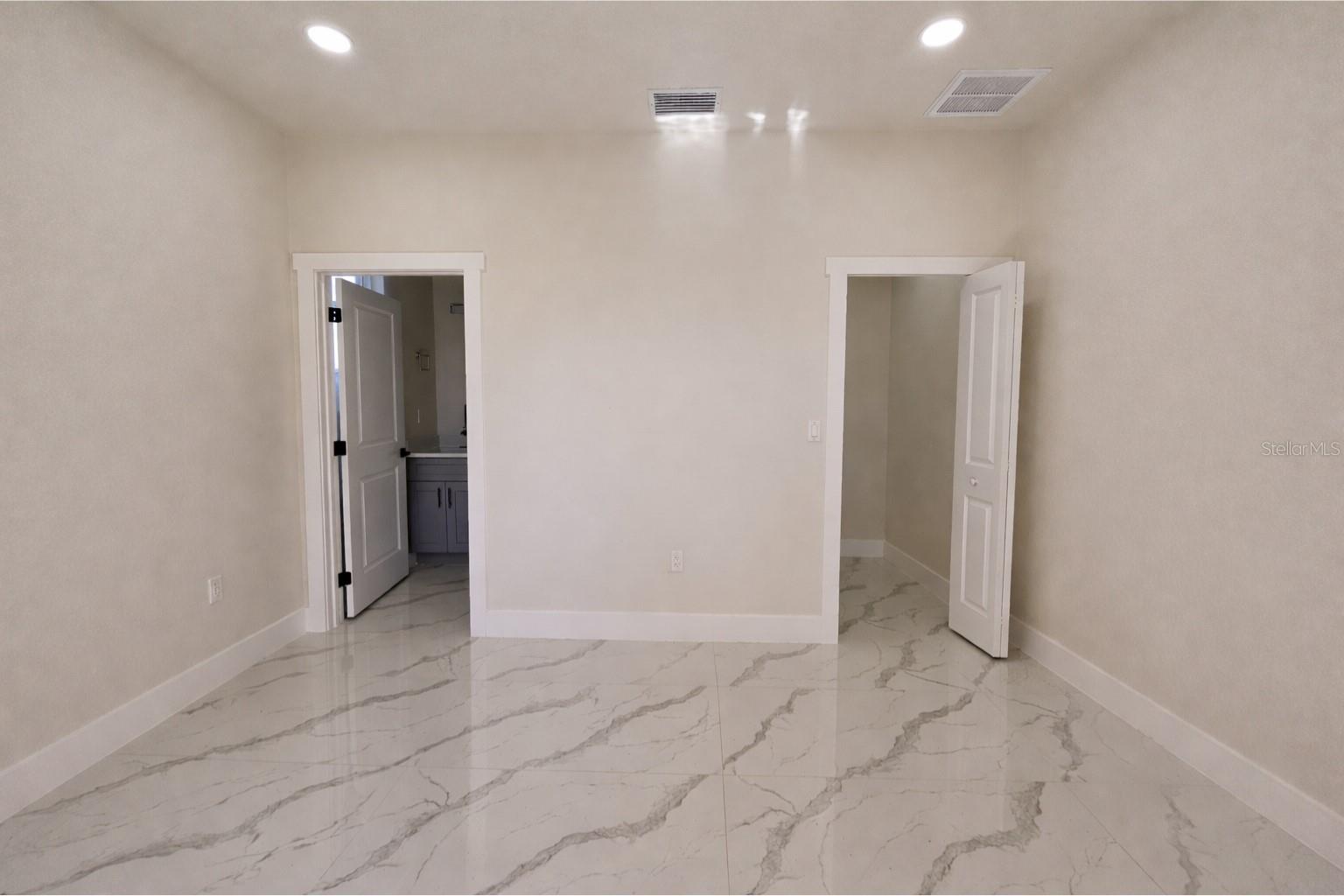 Image 15 of 32 For 2421 Milton Avenue S