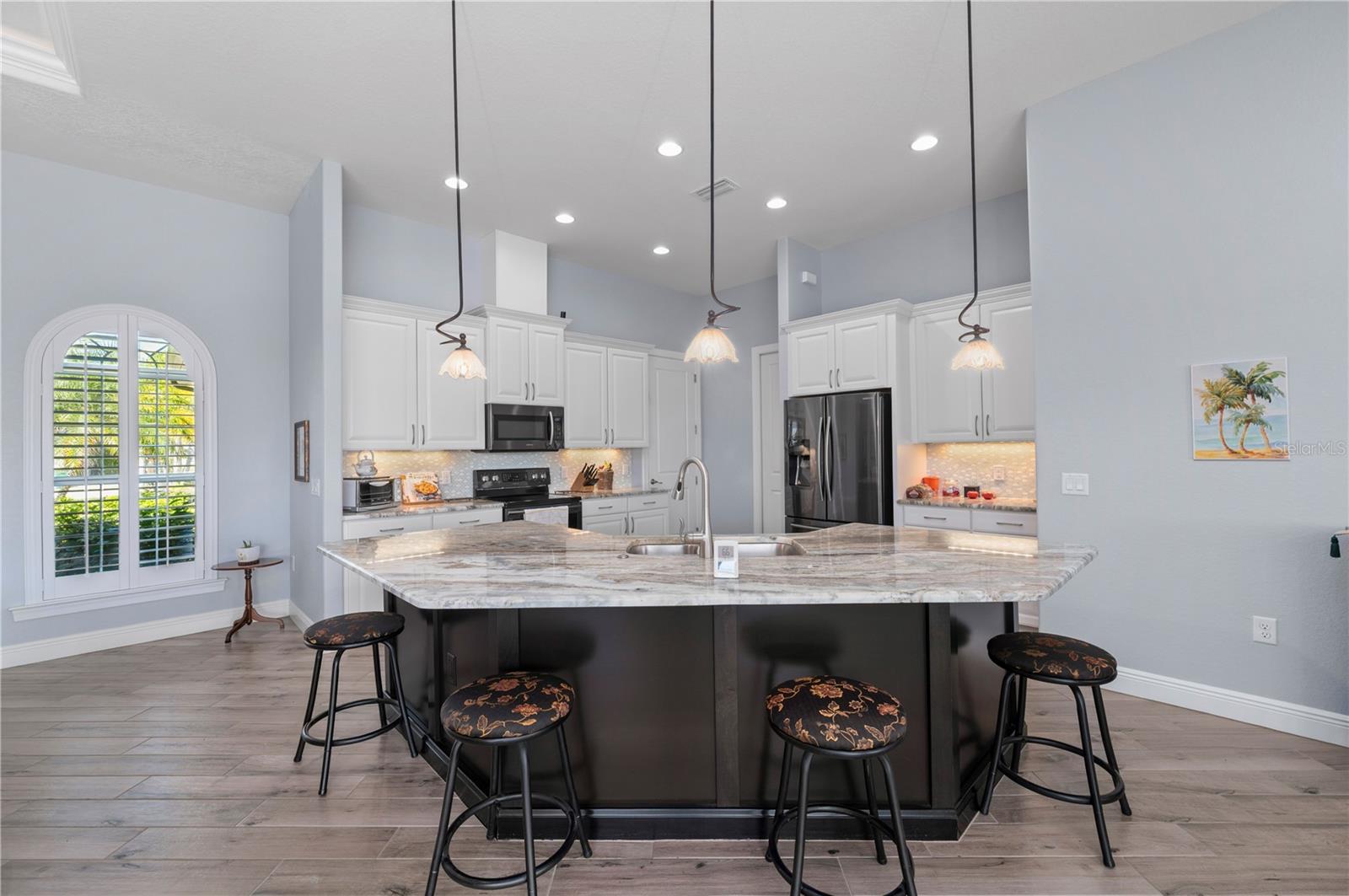 Image 15 of 70 For 15312 Hennipen Circle