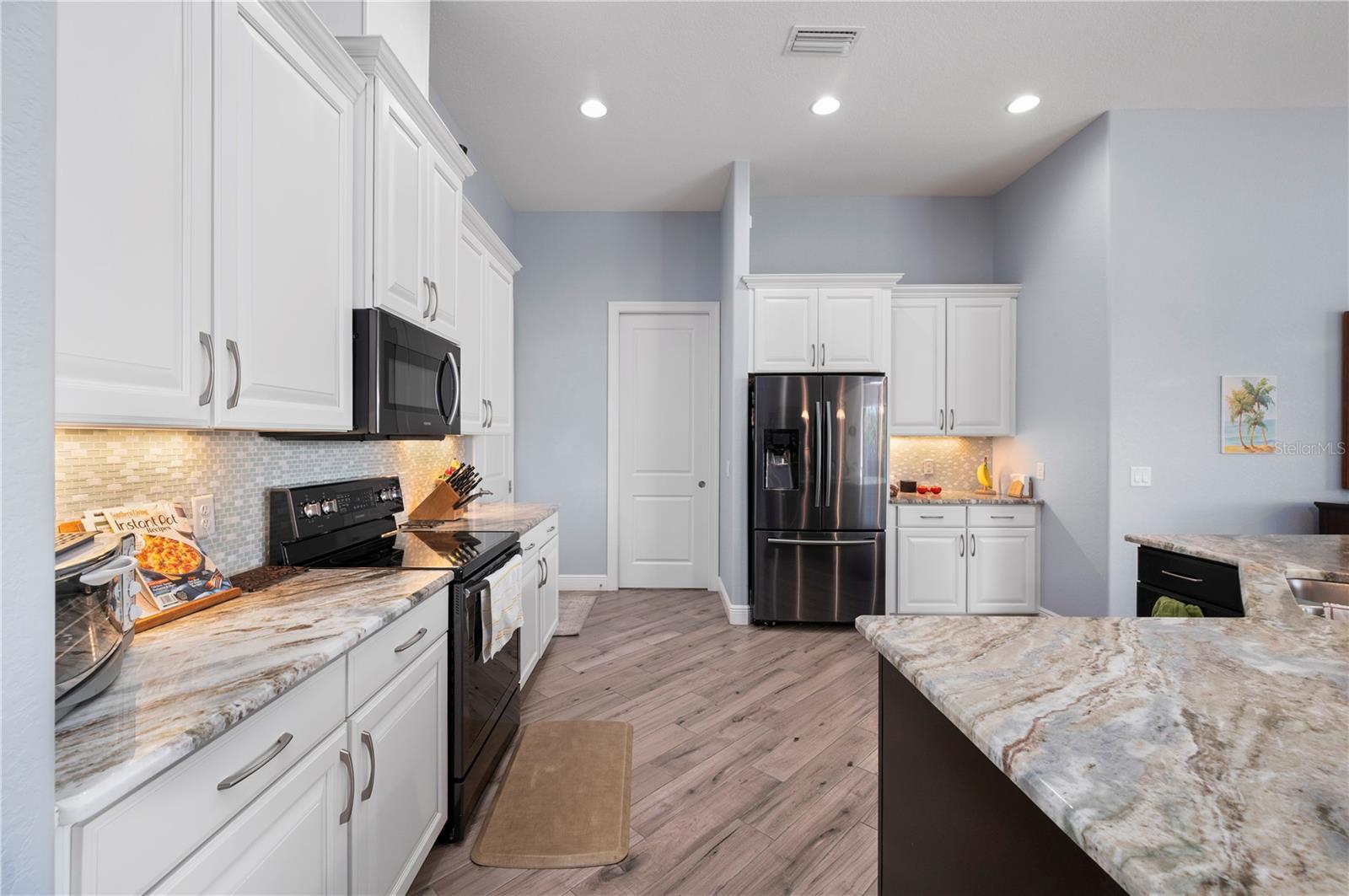 Image 16 of 70 For 15312 Hennipen Circle