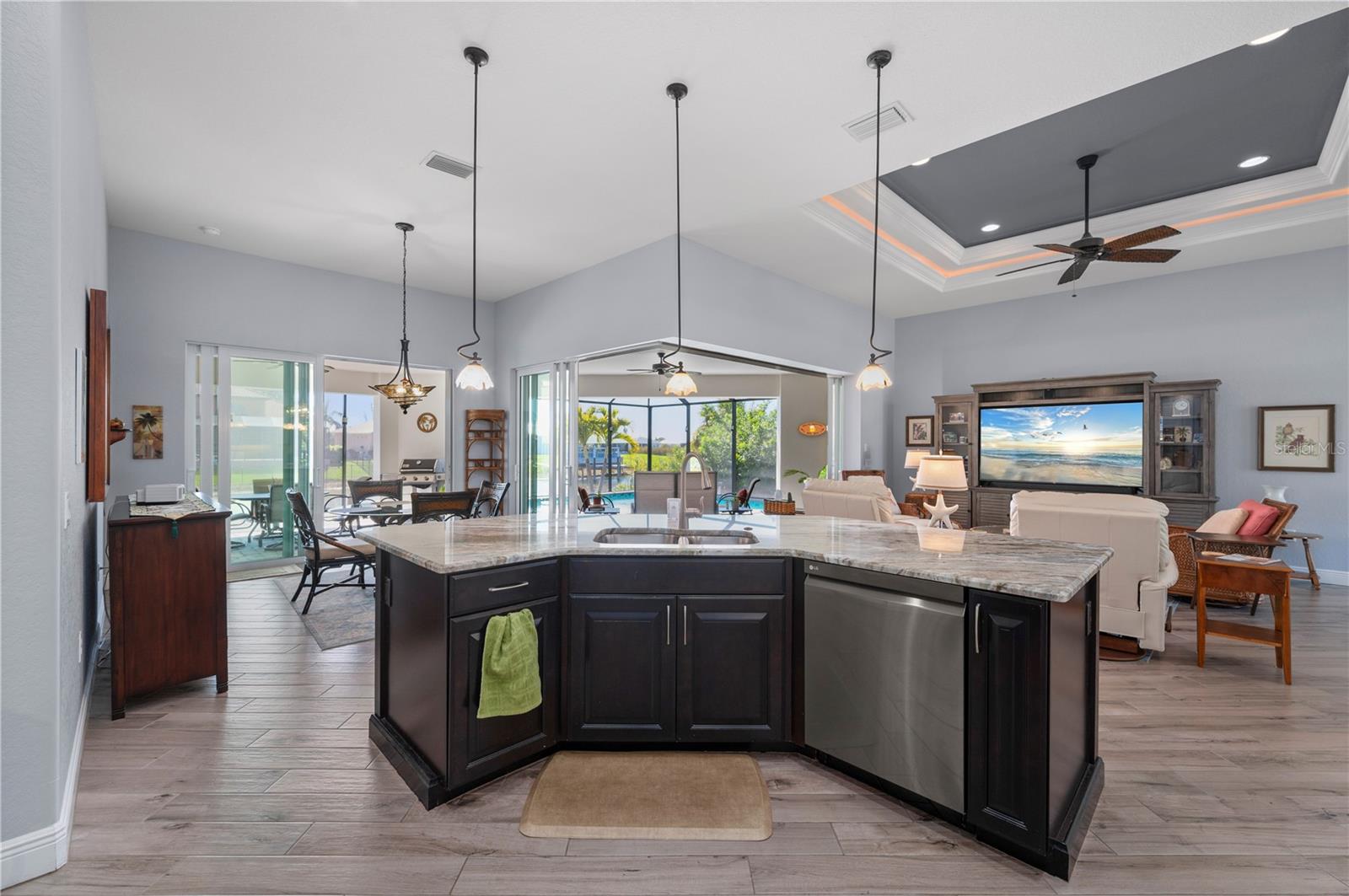 Image 18 of 70 For 15312 Hennipen Circle