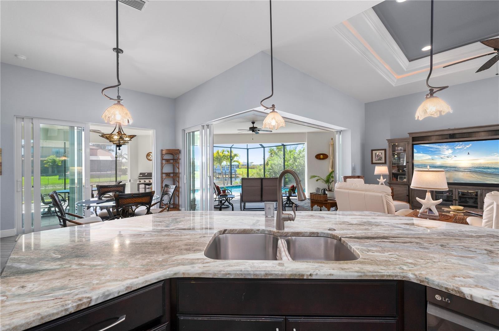 Image 19 of 70 For 15312 Hennipen Circle