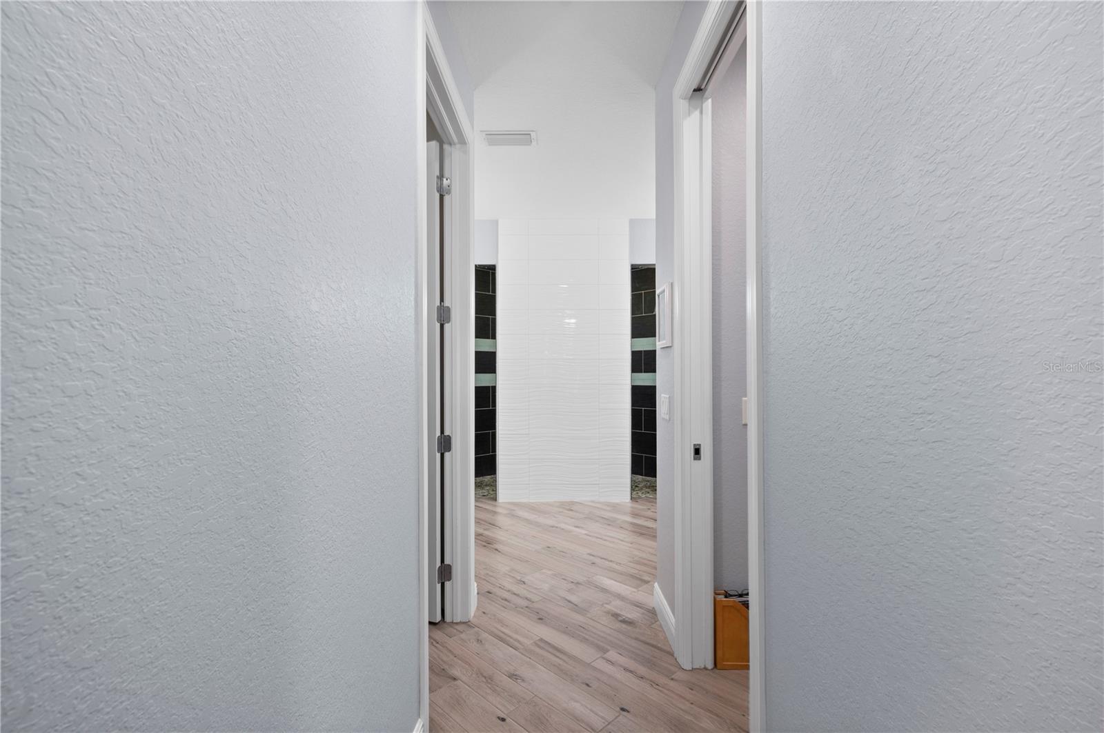 Image 27 of 70 For 15312 Hennipen Circle