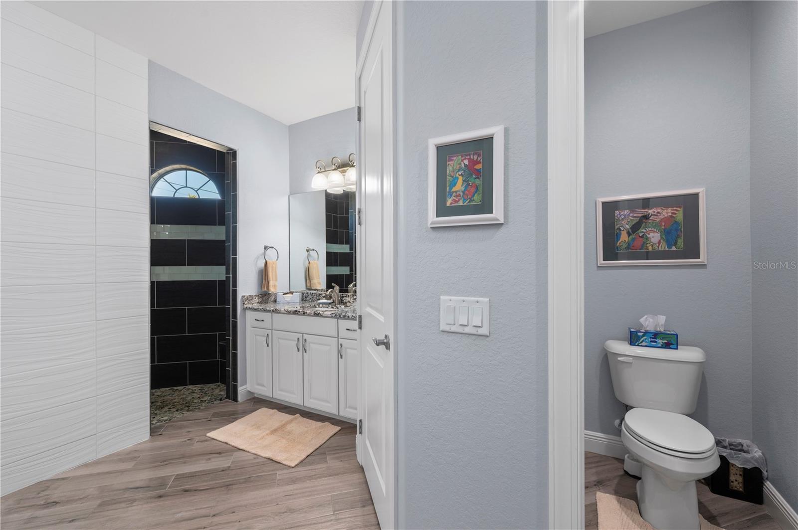 Image 28 of 70 For 15312 Hennipen Circle