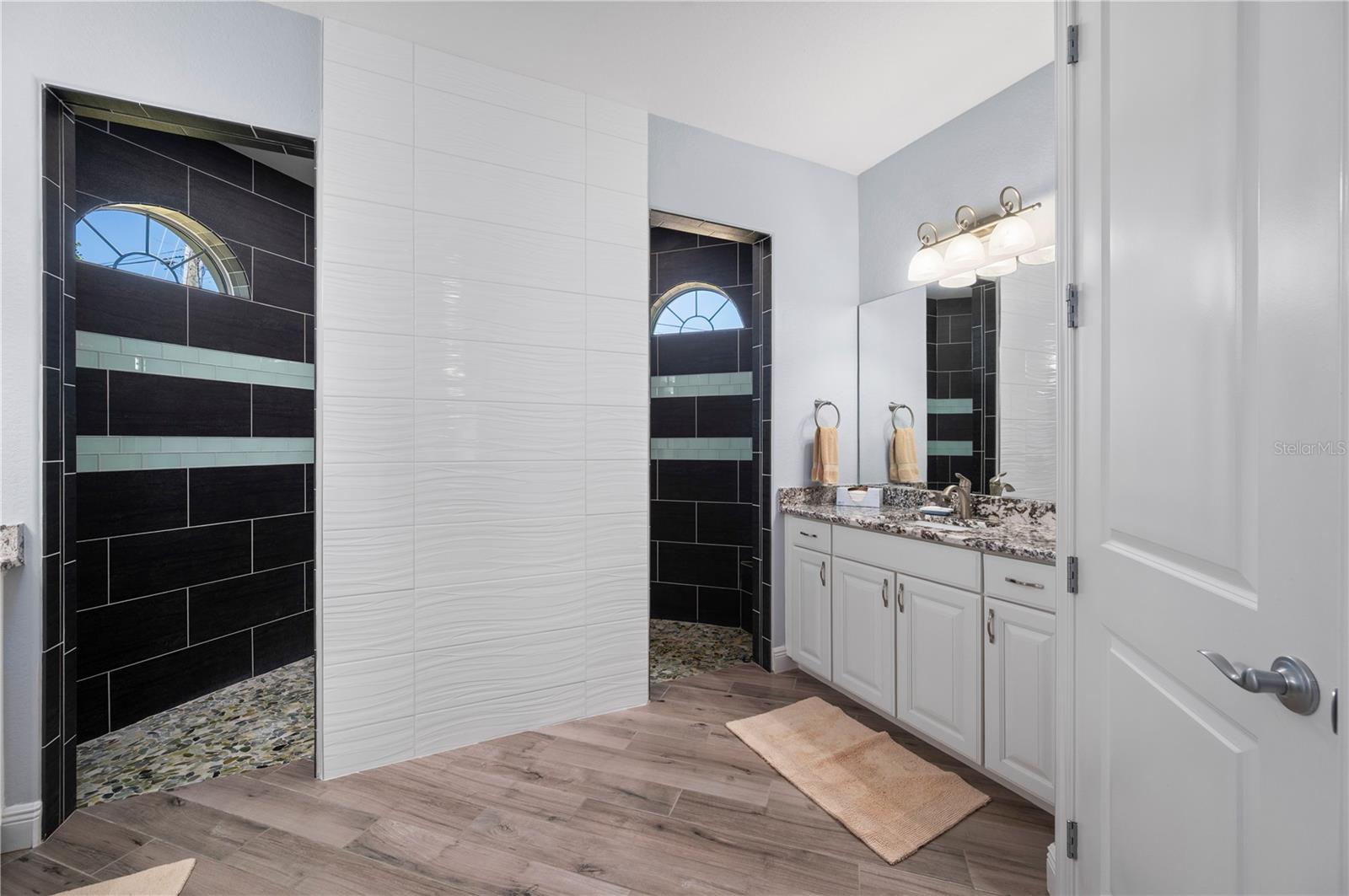 Image 29 of 70 For 15312 Hennipen Circle