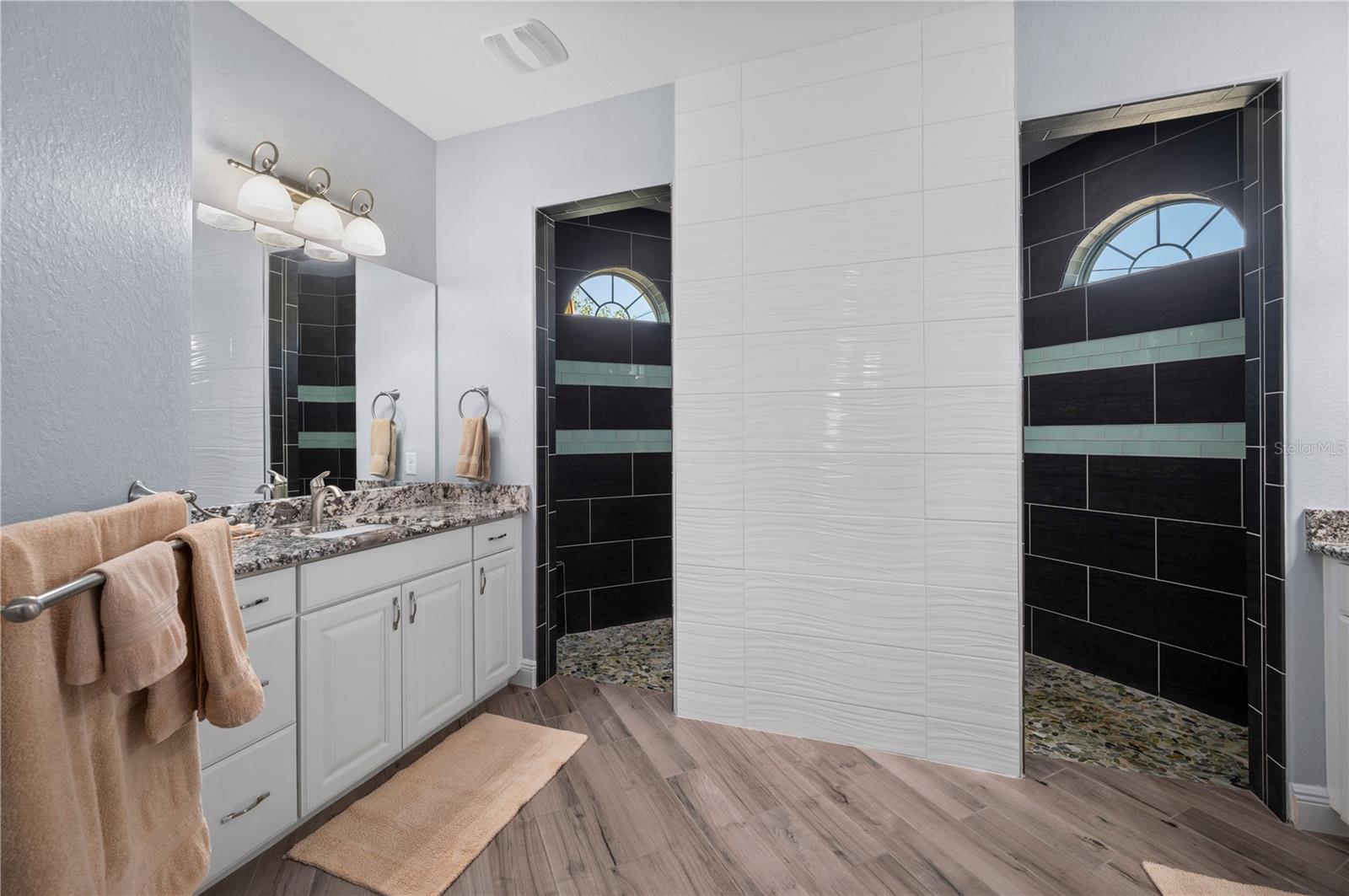 Image 30 of 70 For 15312 Hennipen Circle