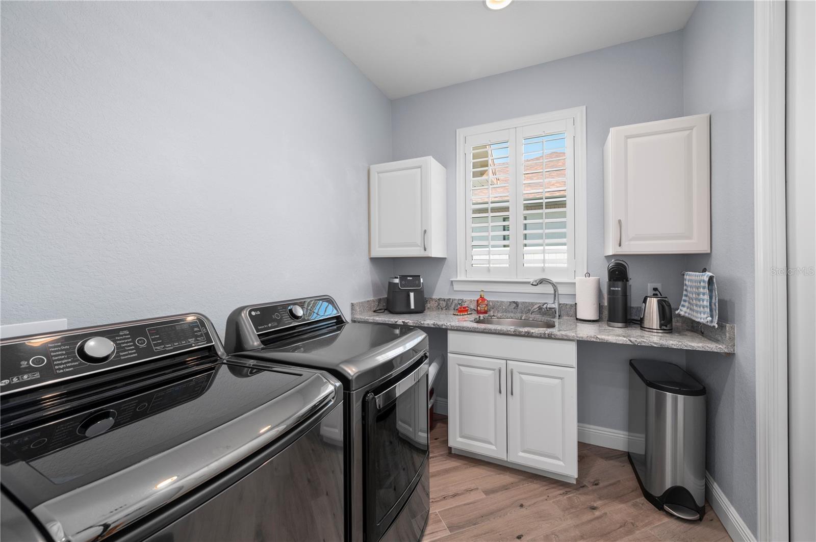 Image 39 of 70 For 15312 Hennipen Circle