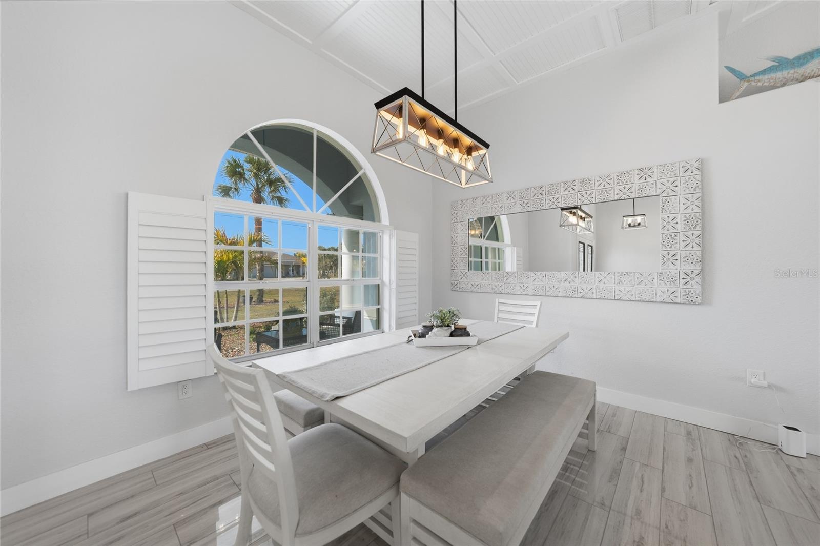 Image 17 of 45 For 600 Royal Poinciana