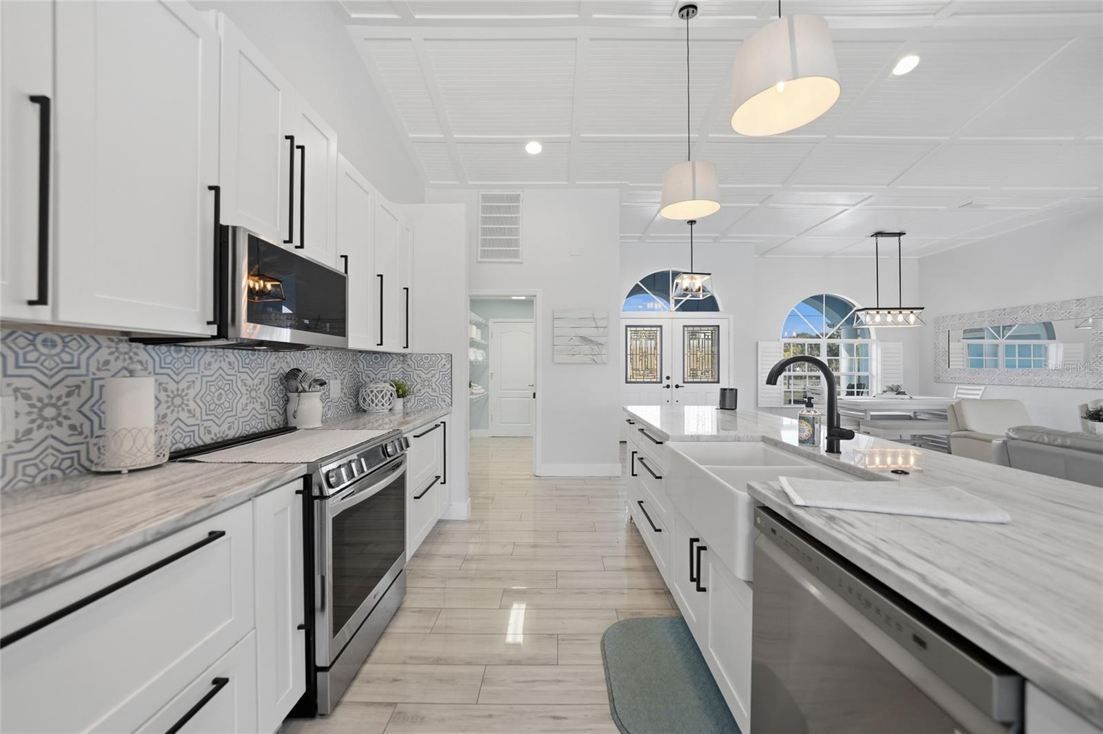 Image 19 of 45 For 600 Royal Poinciana