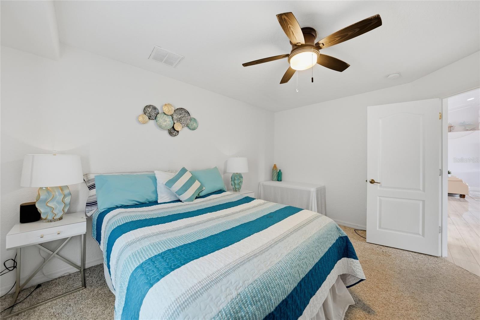 Image 23 of 45 For 600 Royal Poinciana