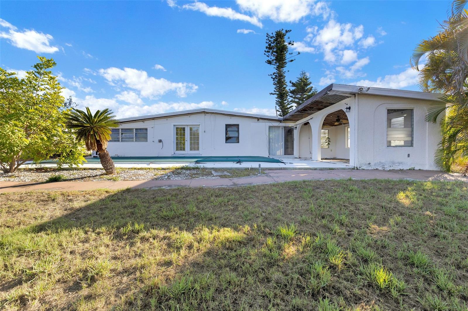 Image 14 of 38 For 839 Conreid Drive Ne