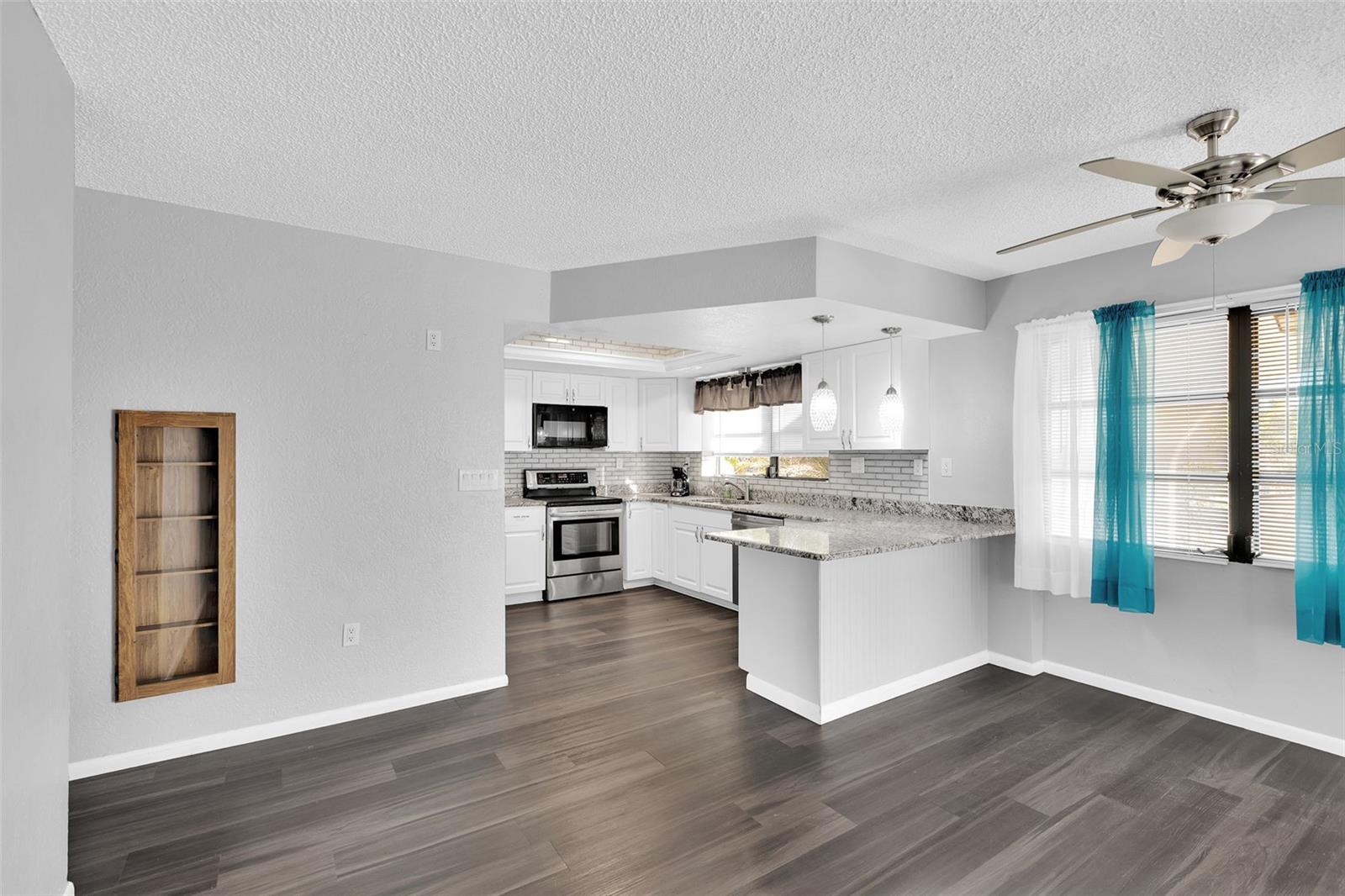 Image 18 of 38 For 839 Conreid Drive Ne