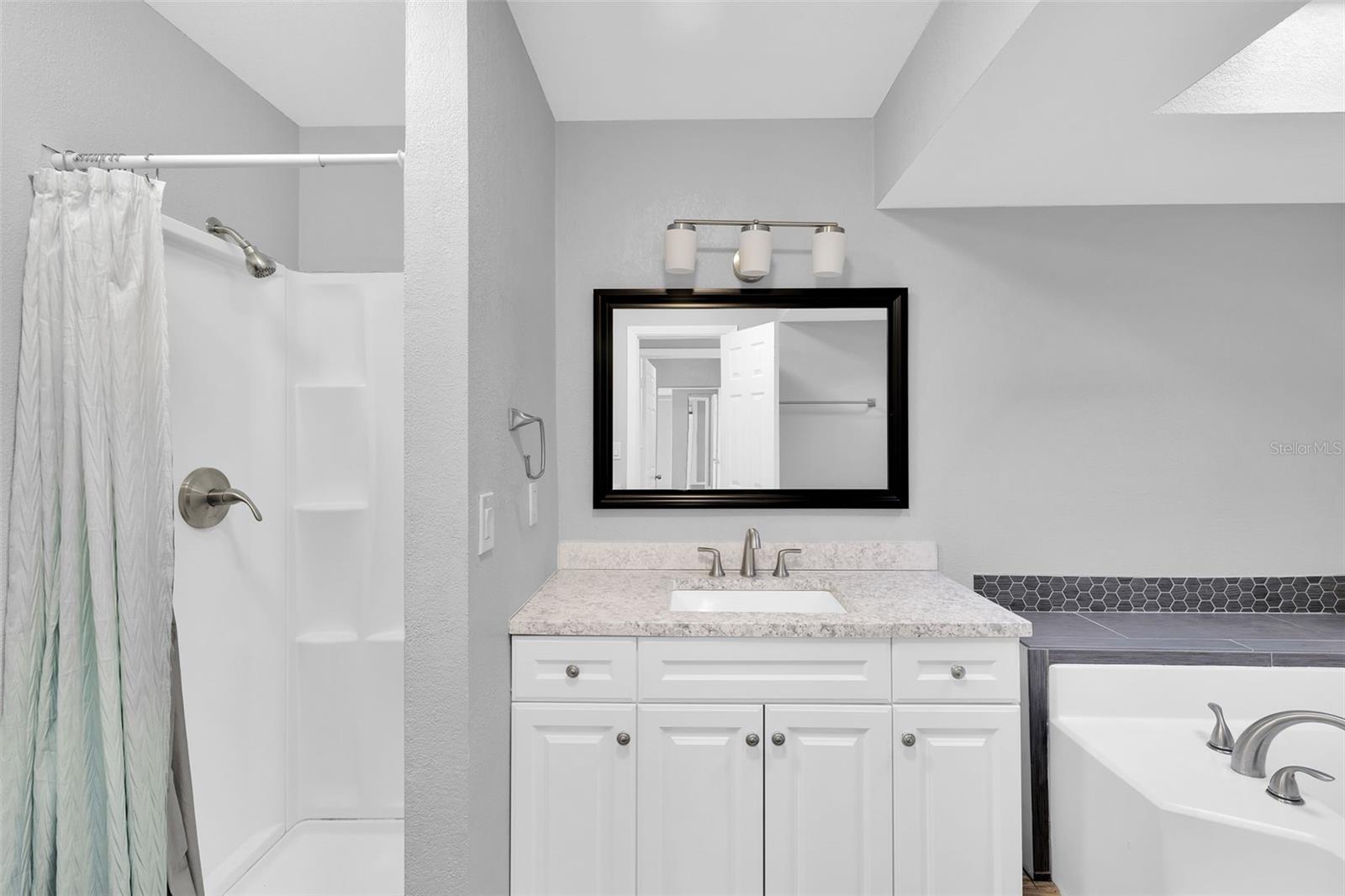 Image 23 of 38 For 839 Conreid Drive Ne