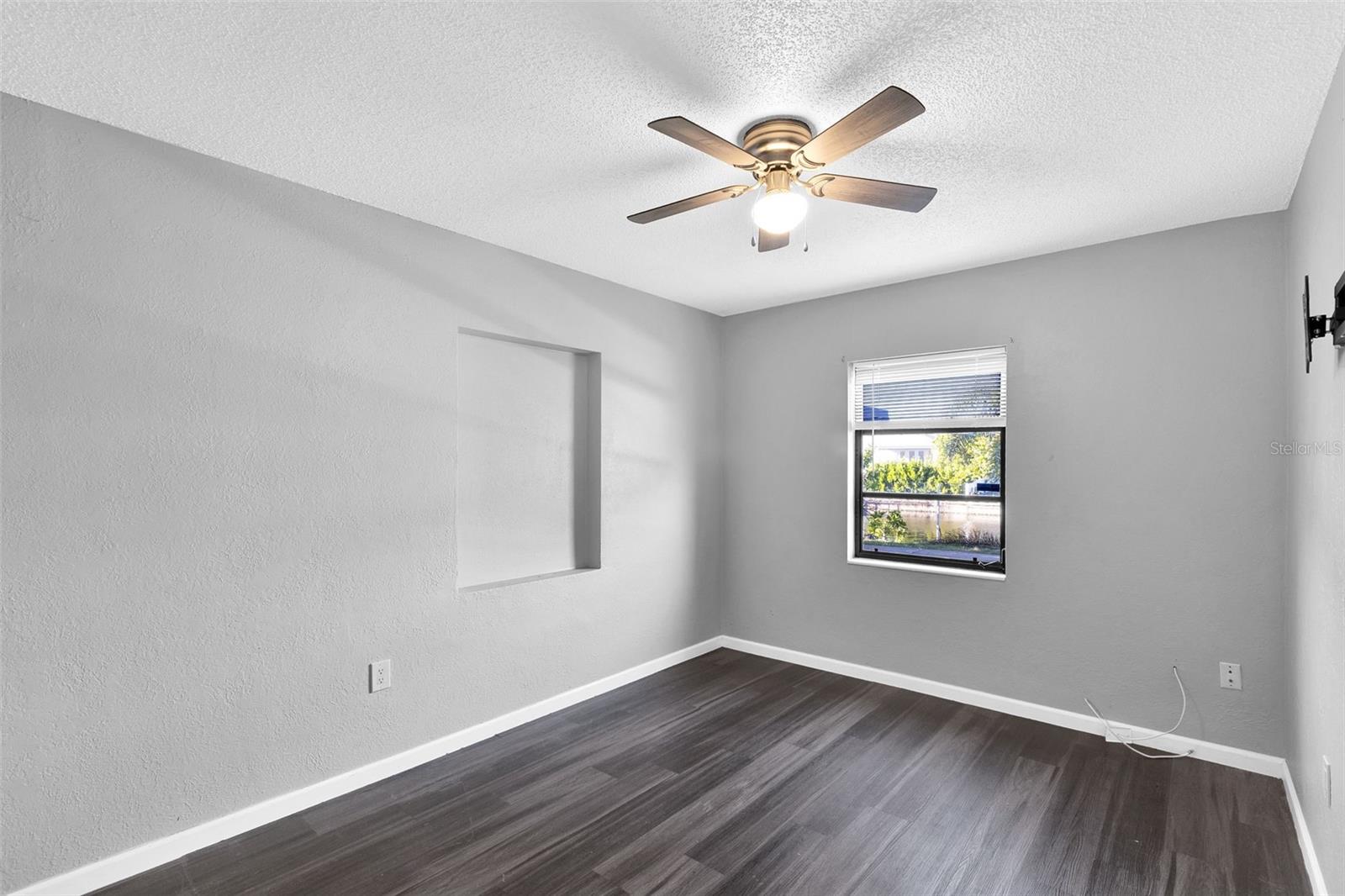 Image 28 of 38 For 839 Conreid Drive Ne