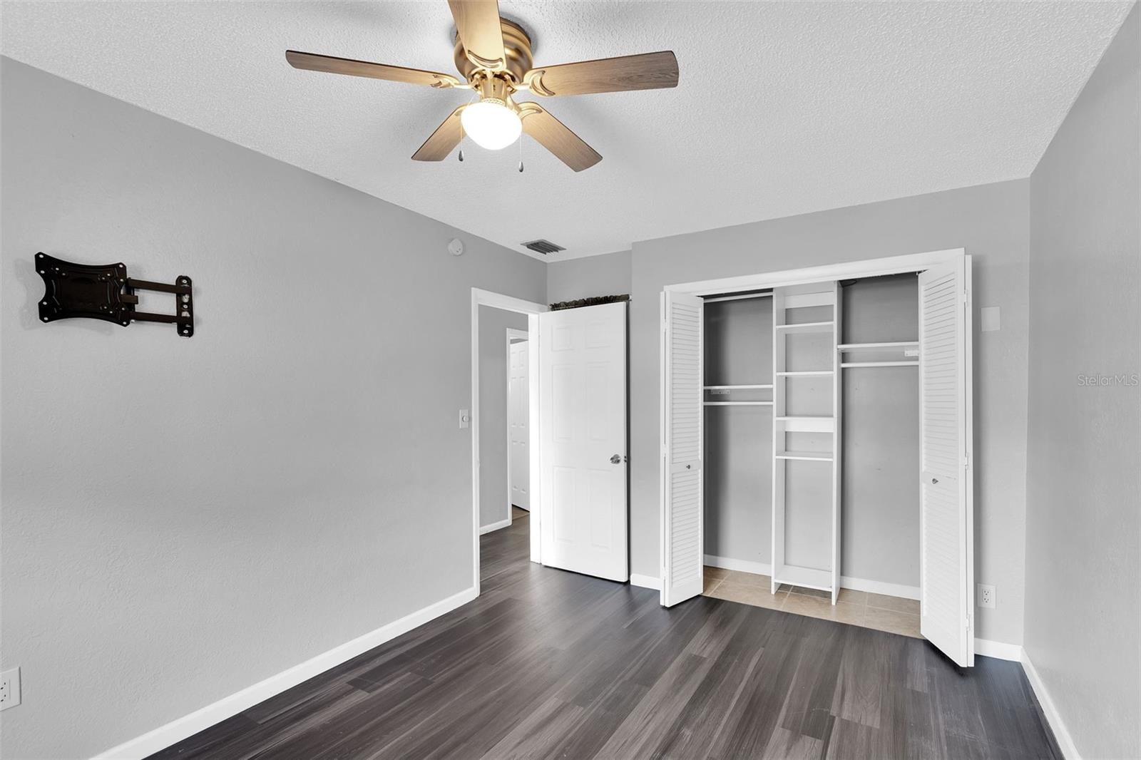 Image 29 of 38 For 839 Conreid Drive Ne