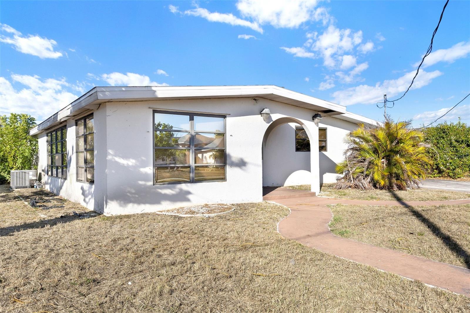 Image 3 of 38 For 839 Conreid Drive Ne