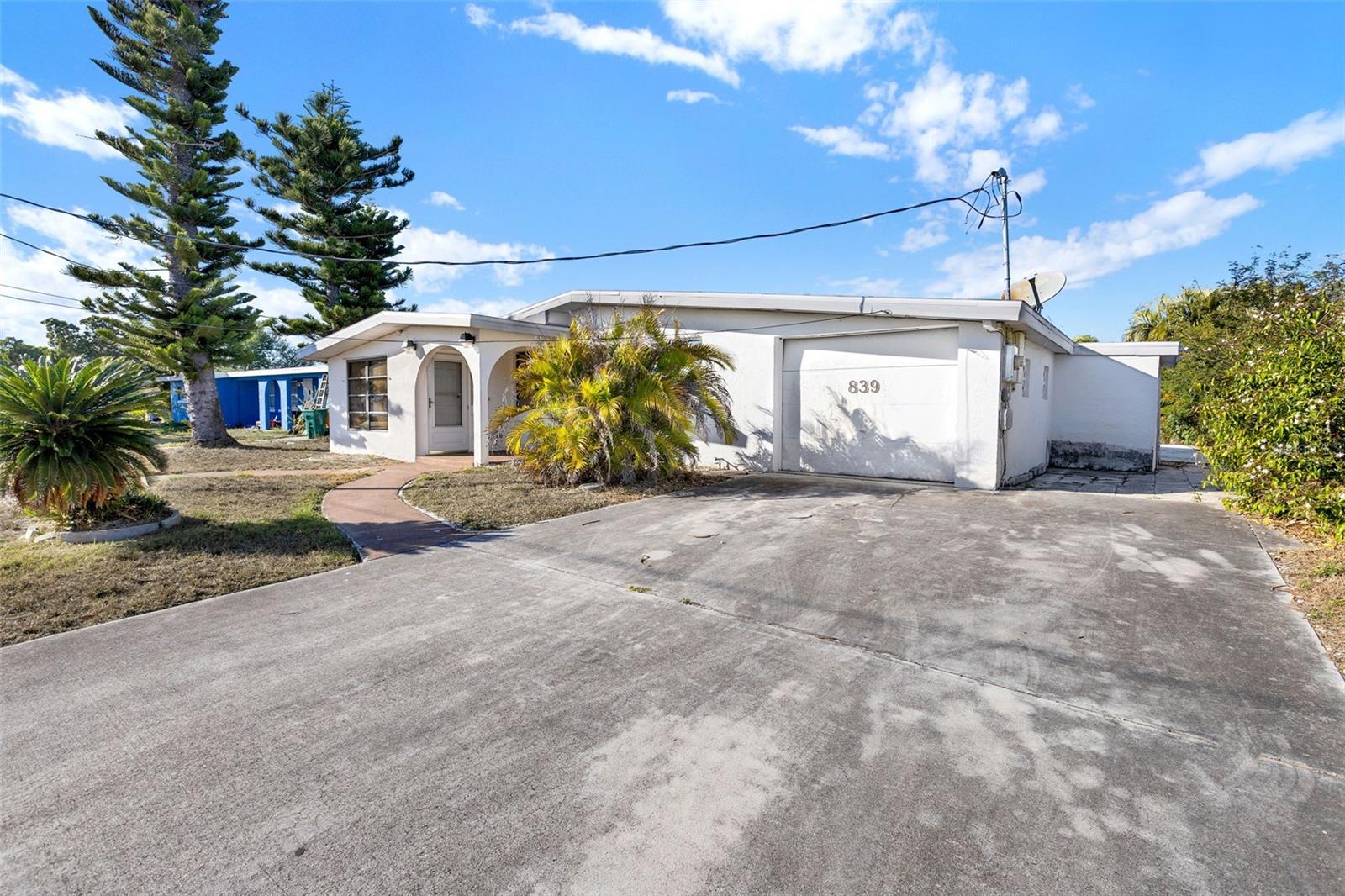 Image 4 of 38 For 839 Conreid Drive Ne