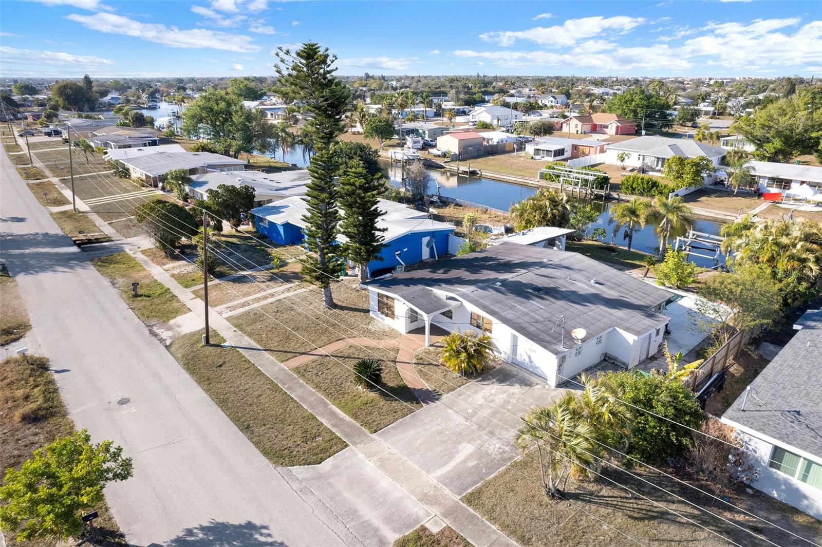 Image 6 of 38 For 839 Conreid Drive Ne