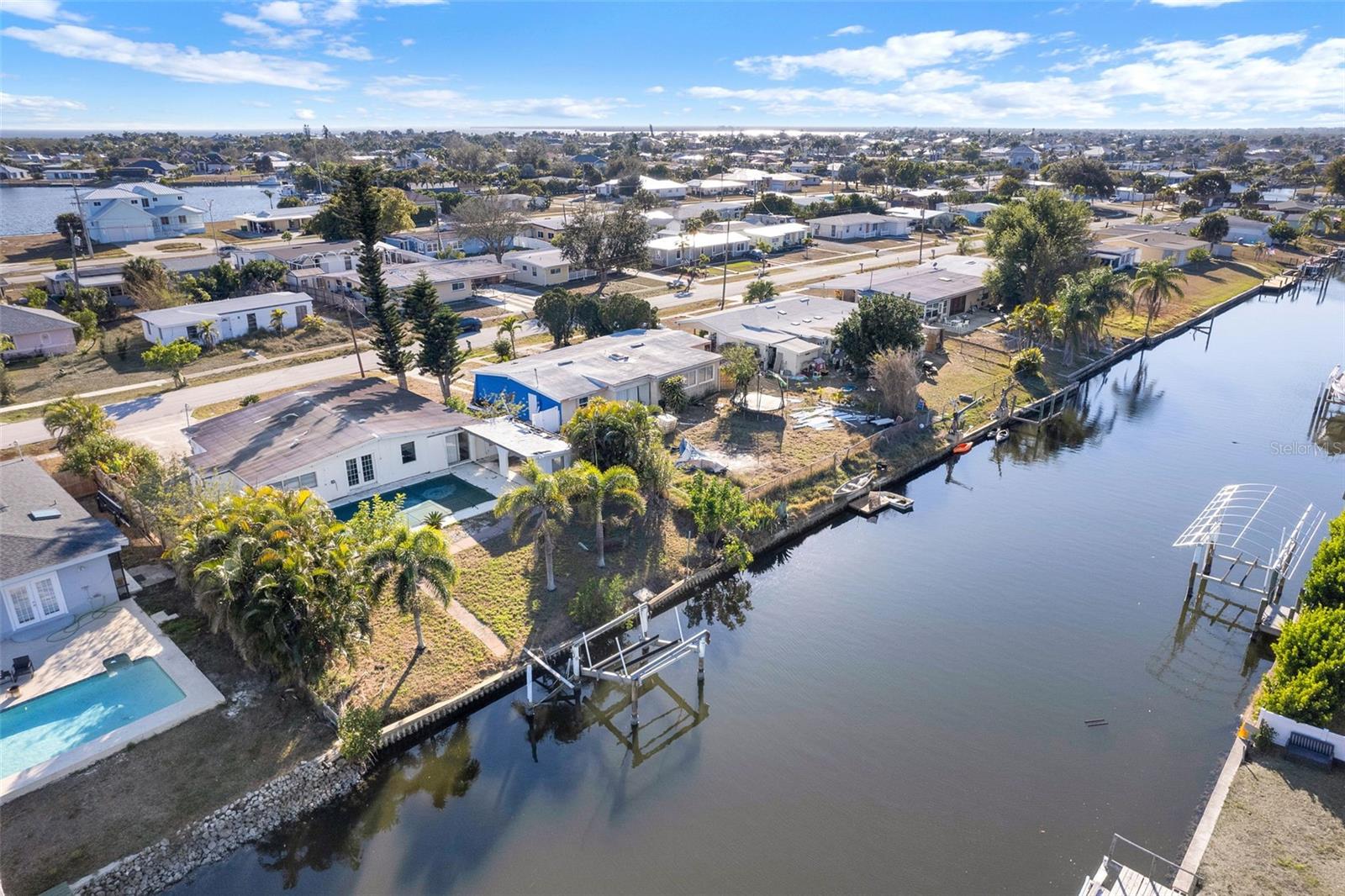 Image 7 of 38 For 839 Conreid Drive Ne