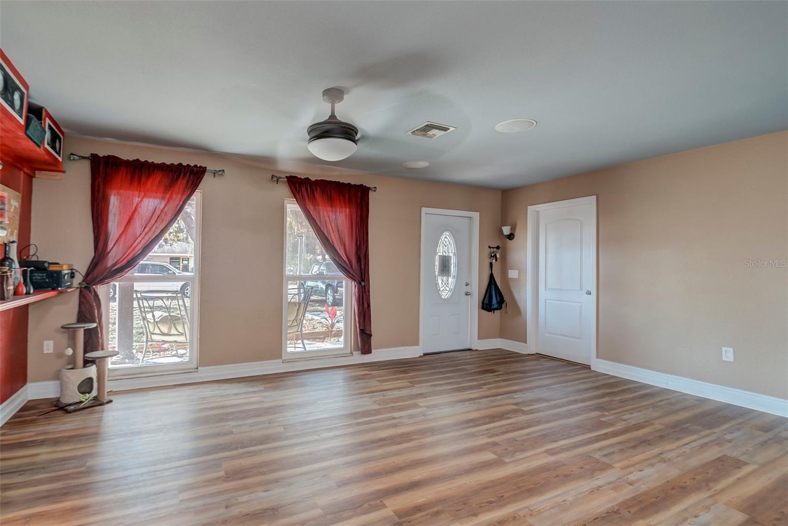 Image 5 of 21 For 22082 Elmira Boulevard