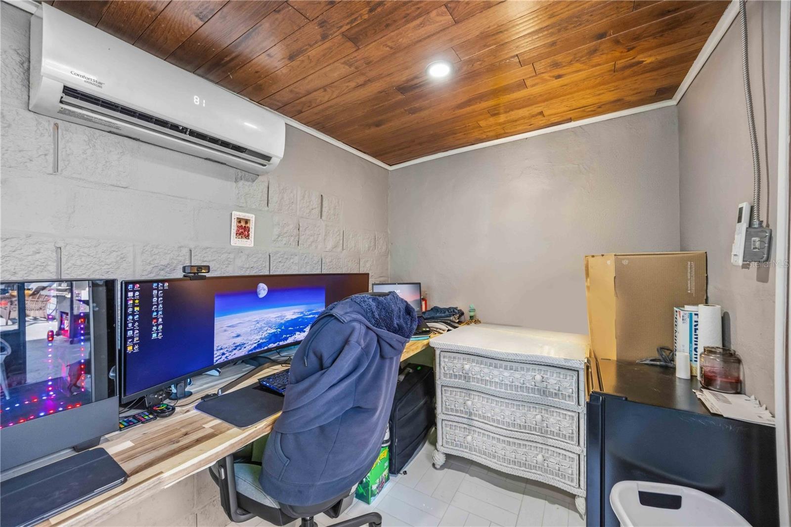 Image 26 of 27 For 21913 Felton Avenue