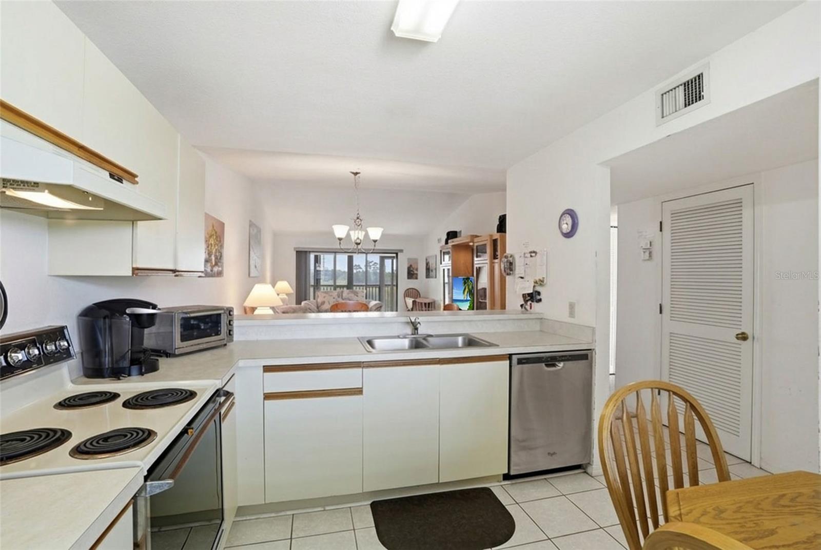 Image 10 of 29 For 175 Kings Highway 635